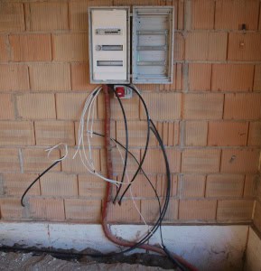 Kiek kainuoja nauja elektros instaliacija bute ar nuosavame name. Kainos, patarimai dažniausios klaidos