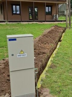 Elektros įvado įrengimo darbai prieš rangovo akto atlikimą.