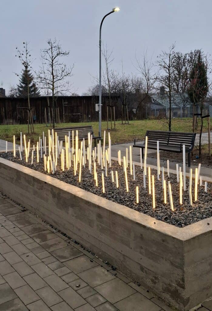 LED apšvietimo skulptūra bažnyčiai atminti